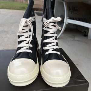 Black and white Rick Owens high top trainers #RickOwens #HighTops